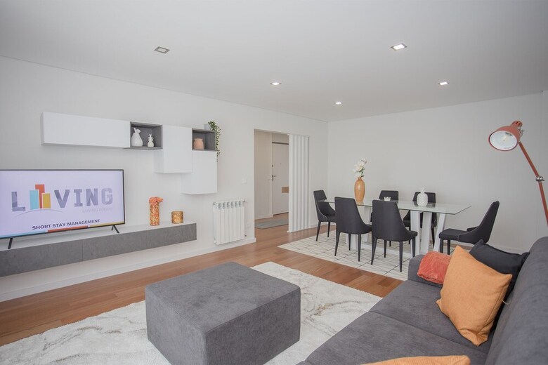 Liiiving - Luxury River View Apartment III