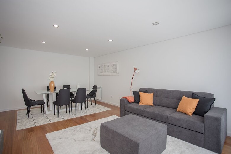 Liiiving - Luxury River View Apartment III