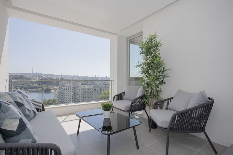 Liiiving - Luxury River View Apartment III