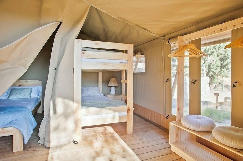 Camping Castell Montgr�