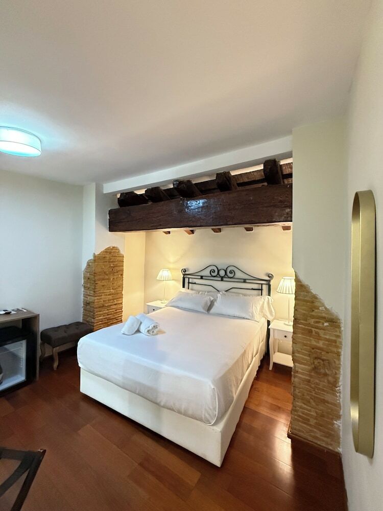 Catalina Suites Hotel