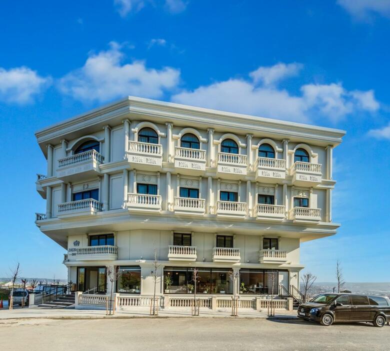 Nenessa Airport Hotel