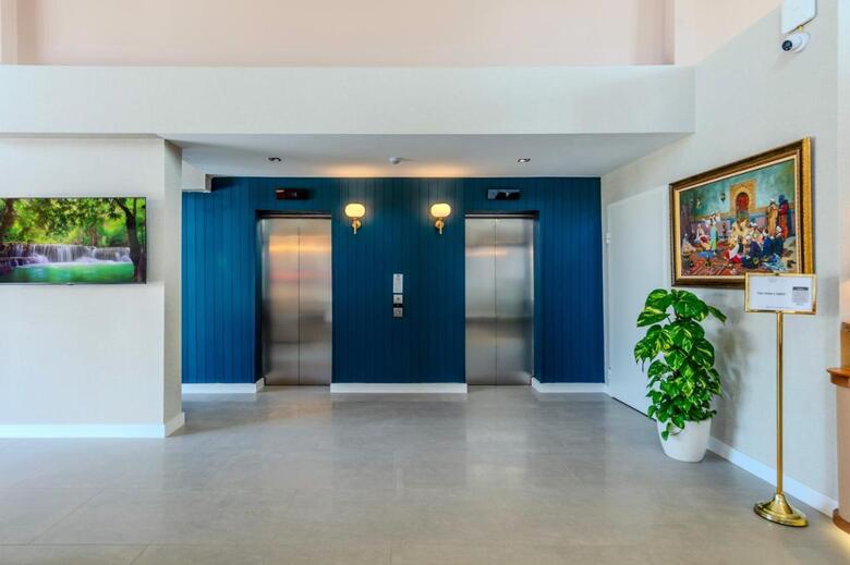 Nenessa Airport Hotel