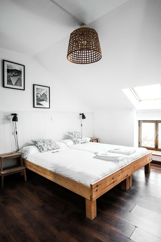 Latas Surf Lodge