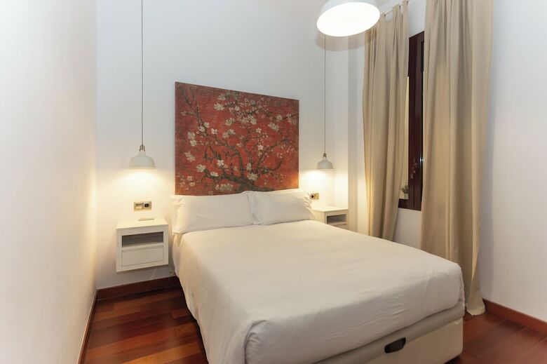 Aparthotel La Casa De La Alameda