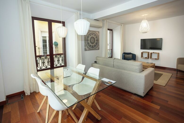 Aparthotel La Casa De La Alameda