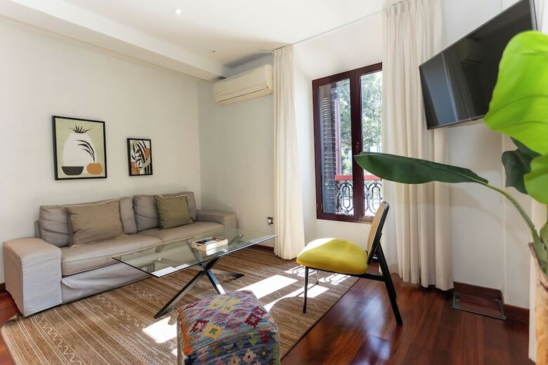 Aparthotel La Casa De La Alameda