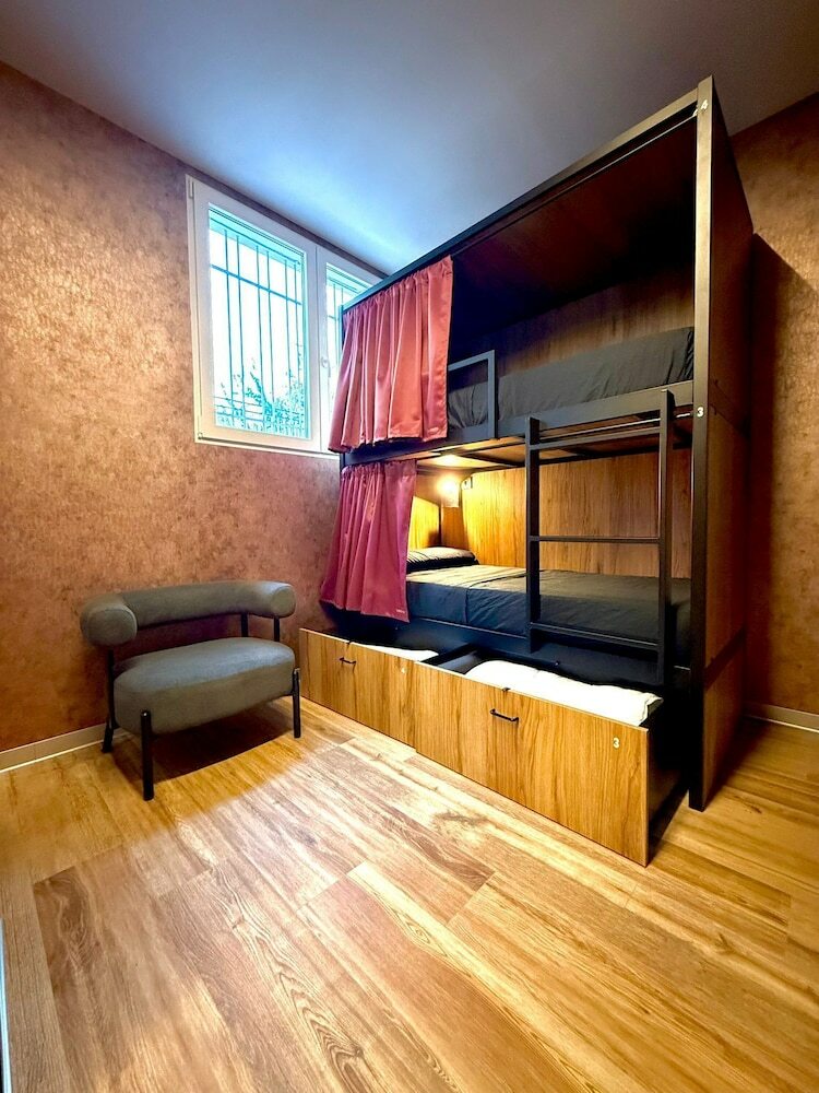 Hostal Velvet Hostel Business