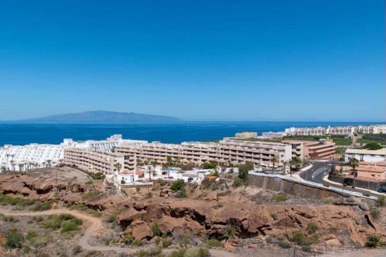 Ocean Garden 2br Apartment Heated Pool Parking
