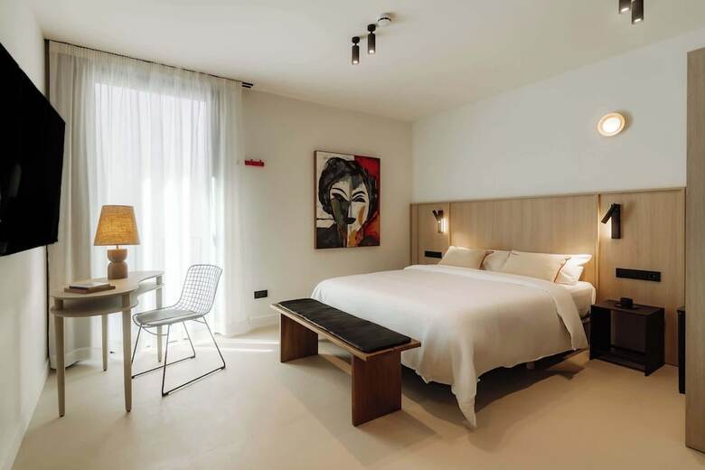 Hotel Design Suites By Olala Homes