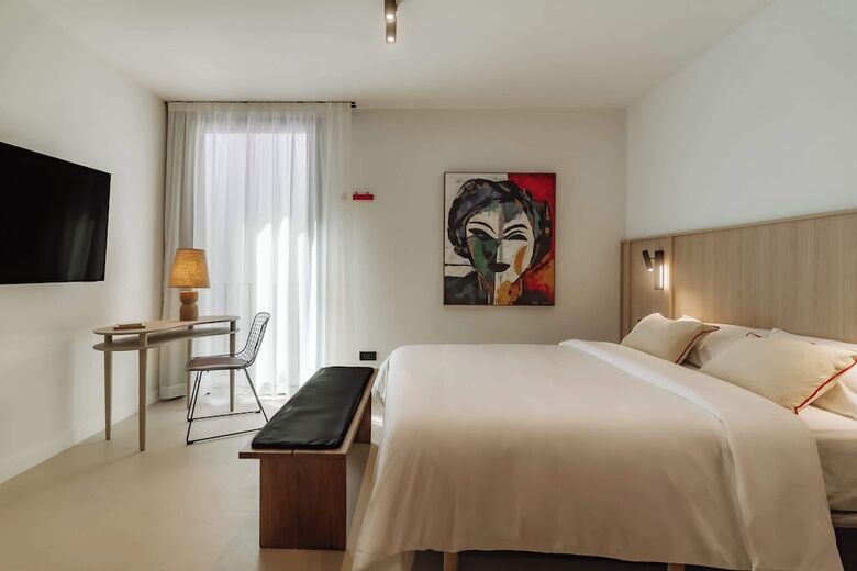 Hotel Design Suites By Olala Homes