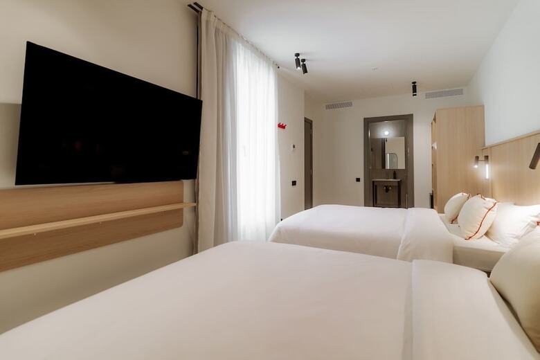 Hotel Design Suites By Olala Homes