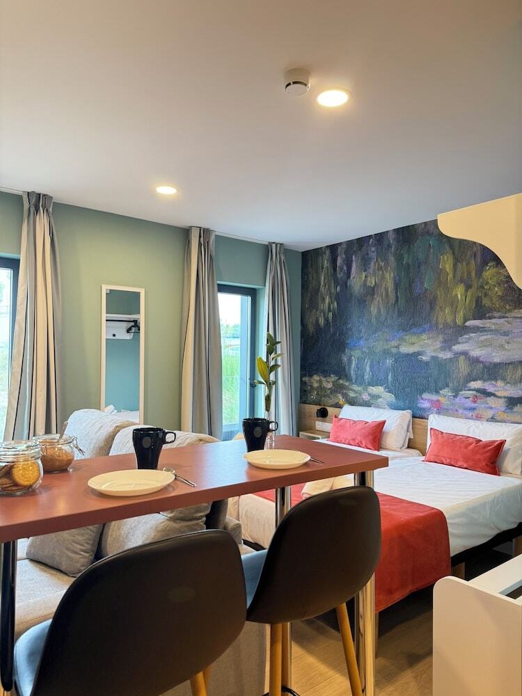 Hotel Luxury Singular Pensi�n Estudios Blue