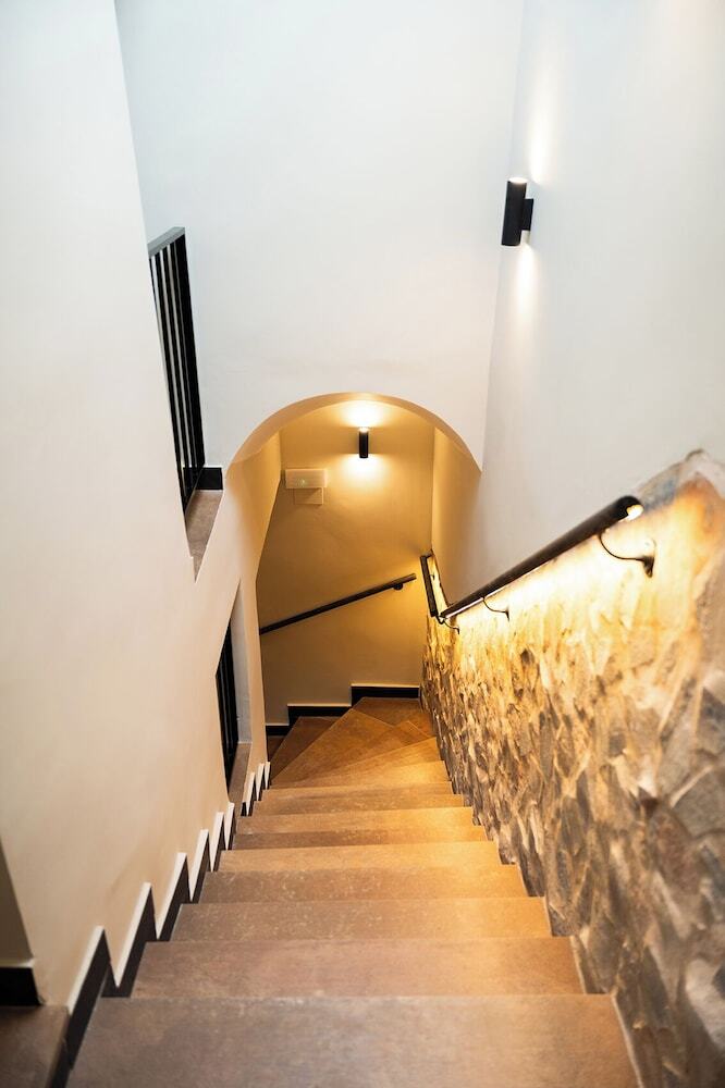 Qazris Suites