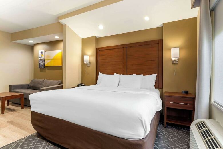 Hotel Comfort Suites Monaca