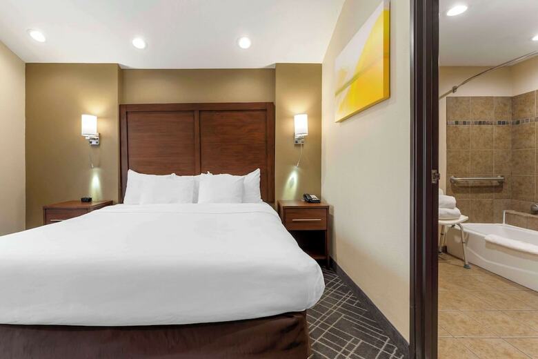 Hotel Comfort Suites Monaca