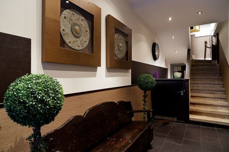 Hotel THC Tirso Molina Hostel