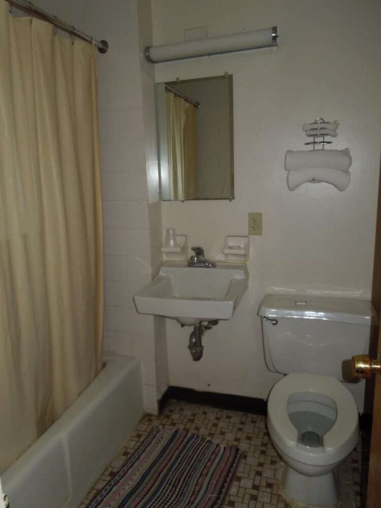 Lee's Motel