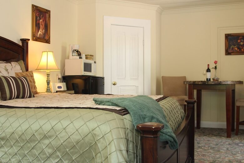 Bed & Breakfast Monarch Cove Inn