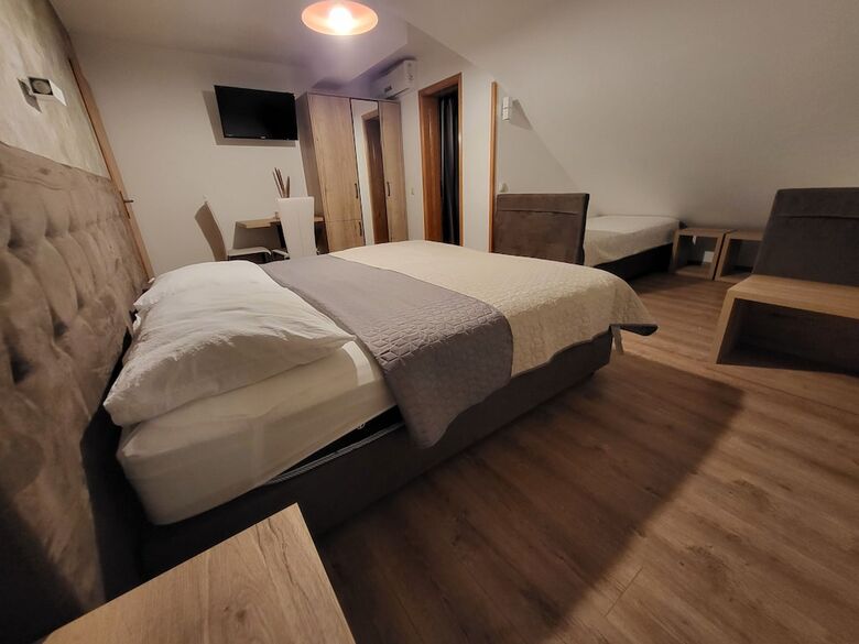 House Tina - Bed And Breakfast