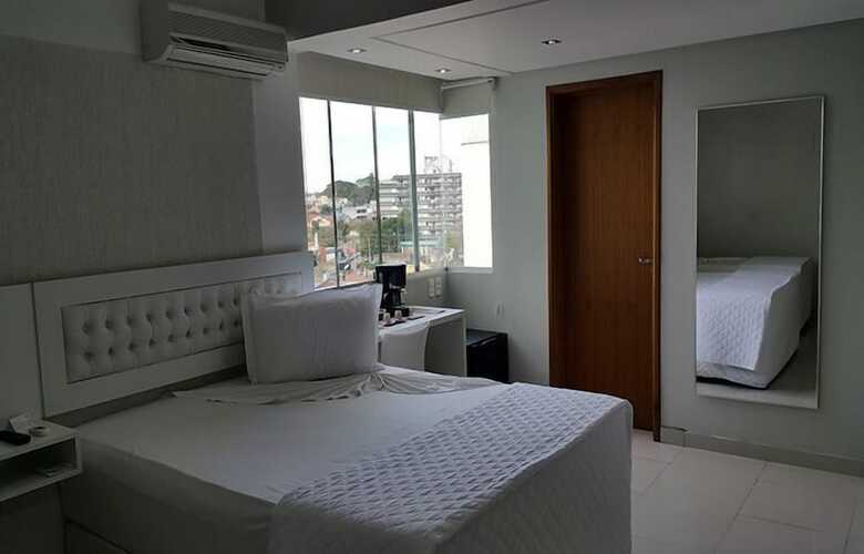 Emirates Hotel & Su�tes
