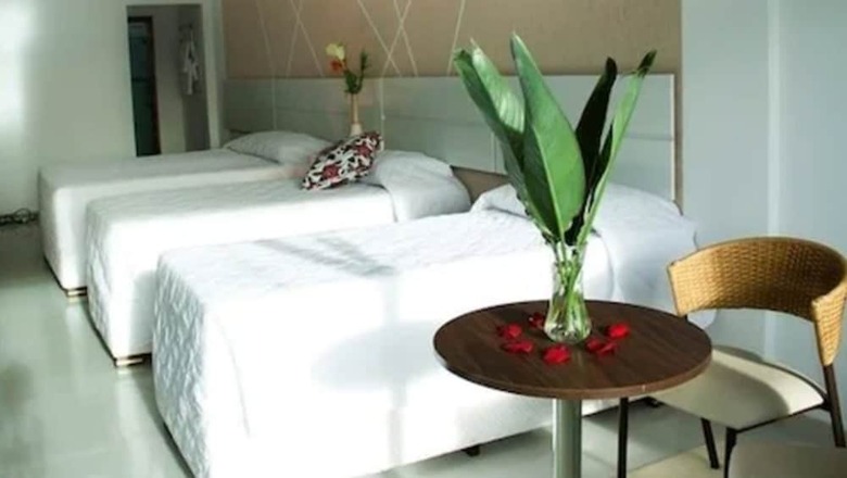 Emirates Hotel & Su�tes