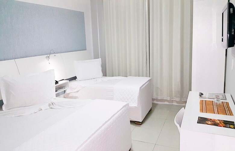 Emirates Hotel & Su�tes