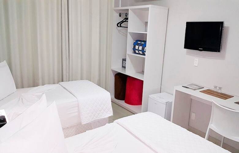 Emirates Hotel & Su�tes