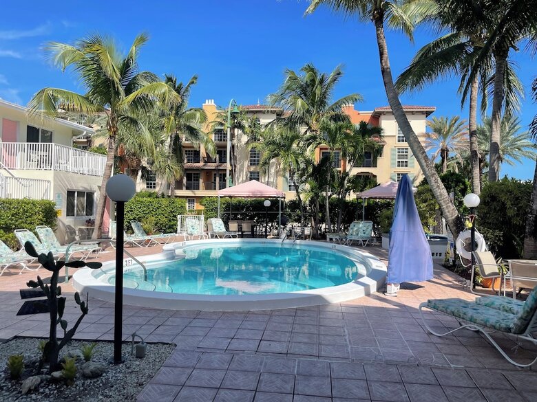 Hotel Shore Haven Resort Inn