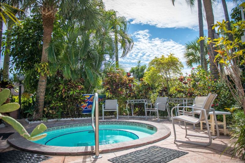 Hotel Shore Haven Resort Inn