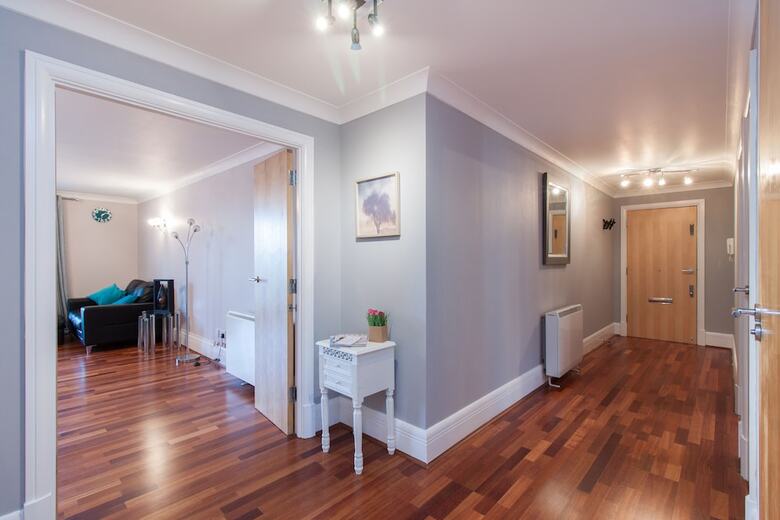 Canary Wharf Luxury River View Apartment