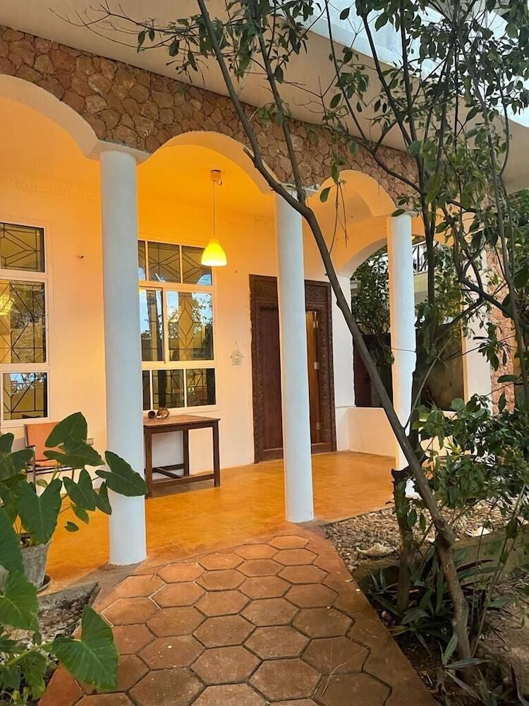 Hotel Sunrise Beach Villa
