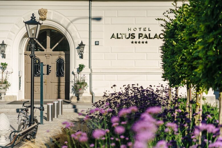 Hotel Altus Palace - Destigo Hotels