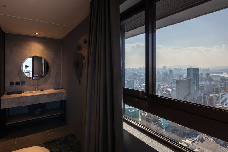 Roaders Plus Hotel Taipei Station