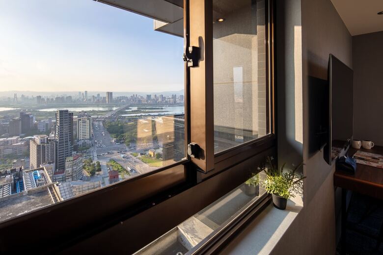 Roaders Plus Hotel Taipei Station