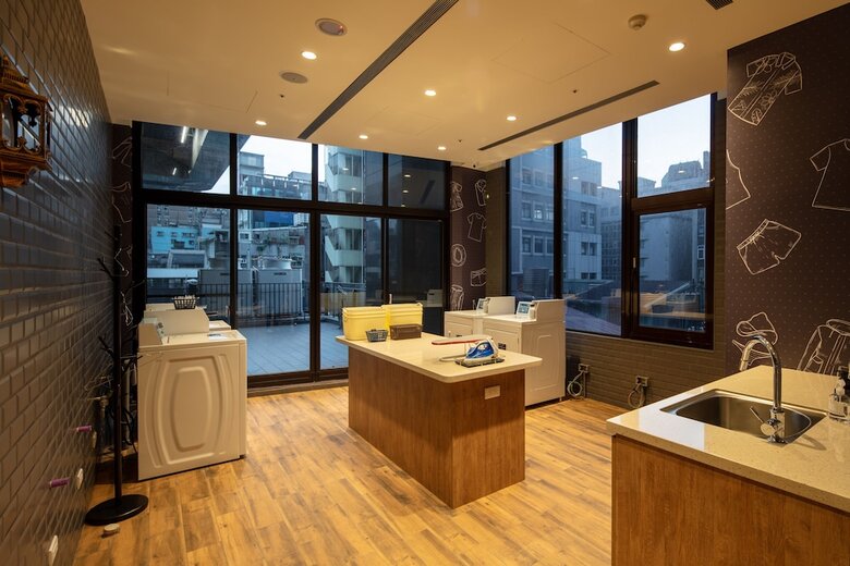 Roaders Plus Hotel Taipei Station