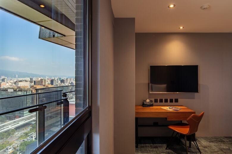 Roaders Plus Hotel Taipei Station