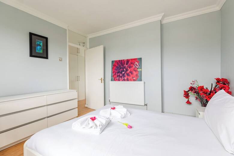 3 Bed Flat, Dedicated Workspace, Parking, 4ktv