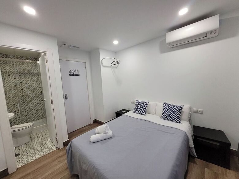 Hotel Ayz Elcano - Auto Check-in Property