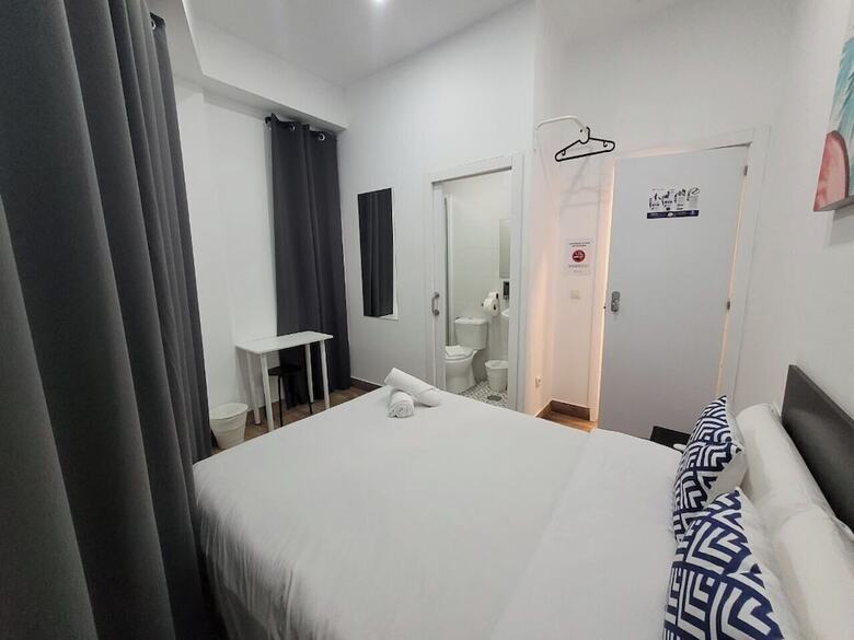 Hotel Ayz Elcano - Auto Check-in Property
