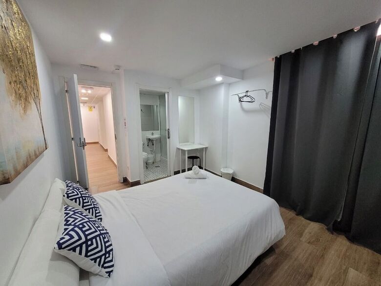 Hotel Ayz Elcano - Auto Check-in Property