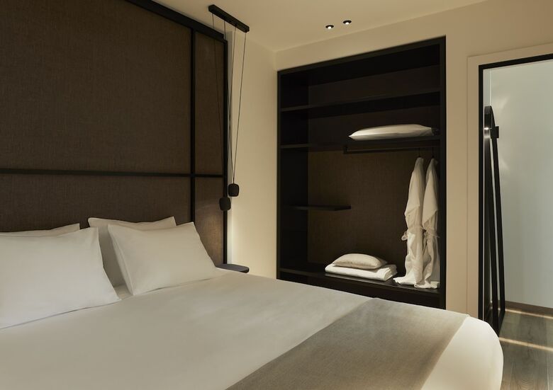 Athens Woo Suites