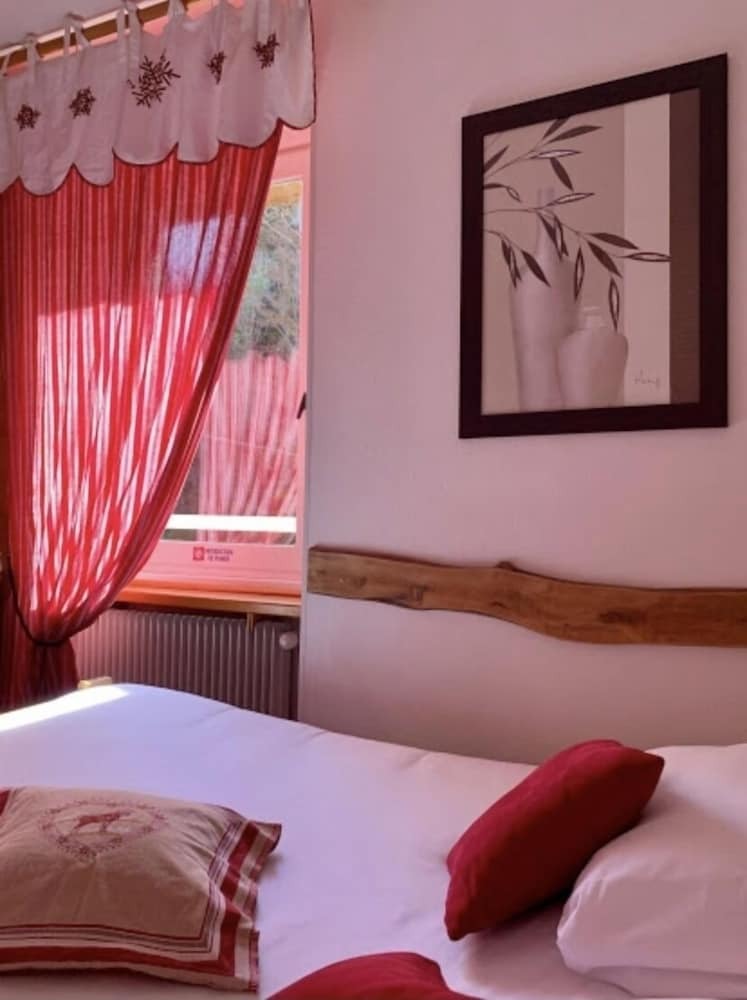 Hotel � Caprice Du Guiers