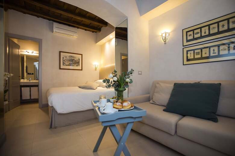 Rome Frattina 27