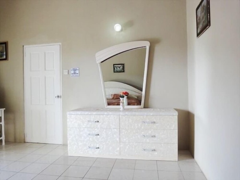 Island Inn Apartments