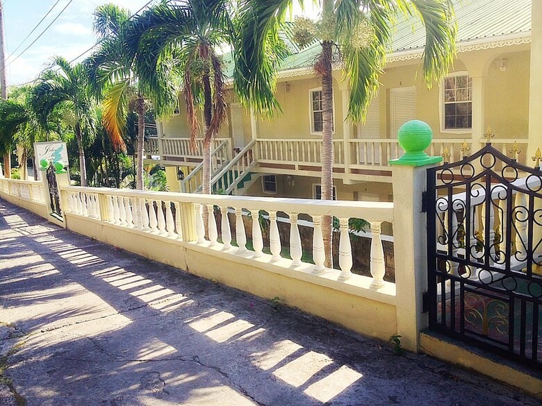 Island Inn Apartments