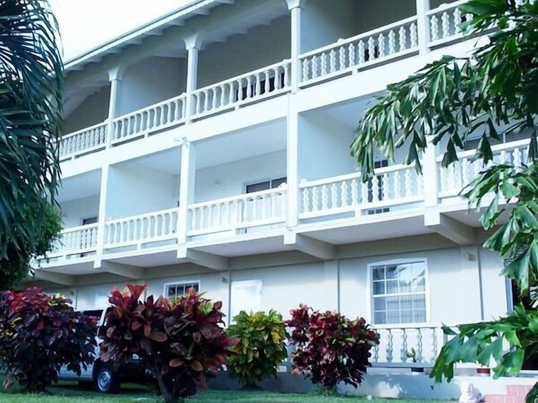 Island Inn Apartments
