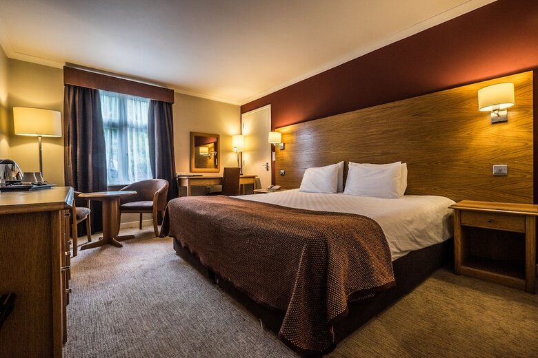 Bridge Hotel