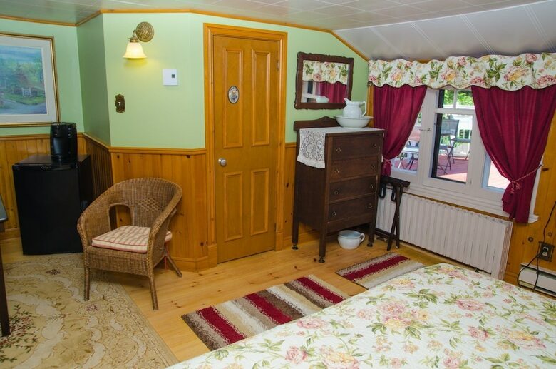 Bed & Breakfast � La Vieille Maison Fradet