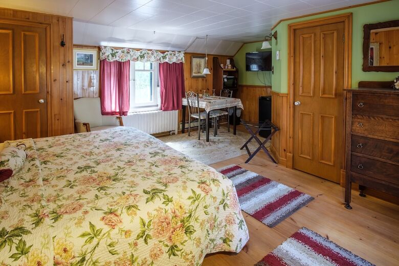 Bed & Breakfast � La Vieille Maison Fradet